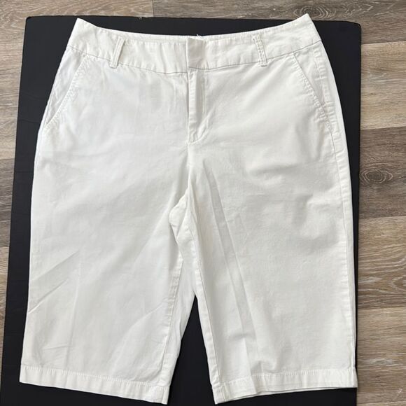 LIZ CLAIBORNE White Capris Size 6 - Picture 1 of 8